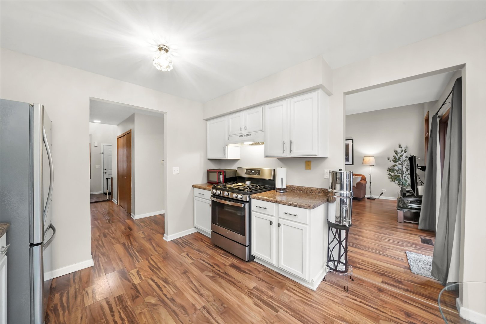 144 Spring Court North Carpentersville, IL 60110 - Photo 15 of 36 a kitchen with a stove a sink and a refrigerator