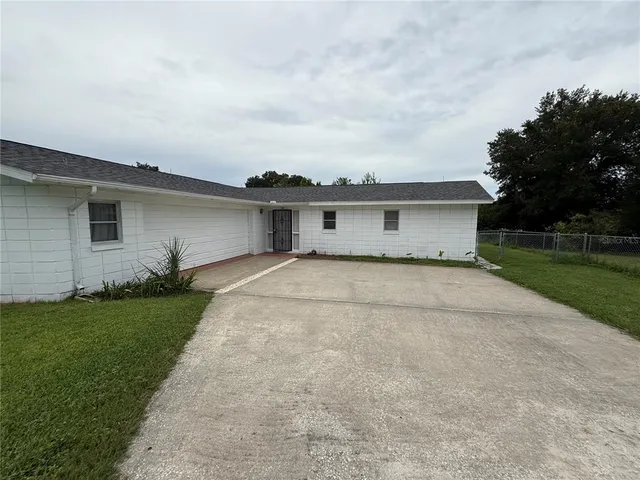 a view of garage and yard