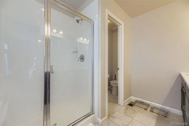 an empty room with mirror in it