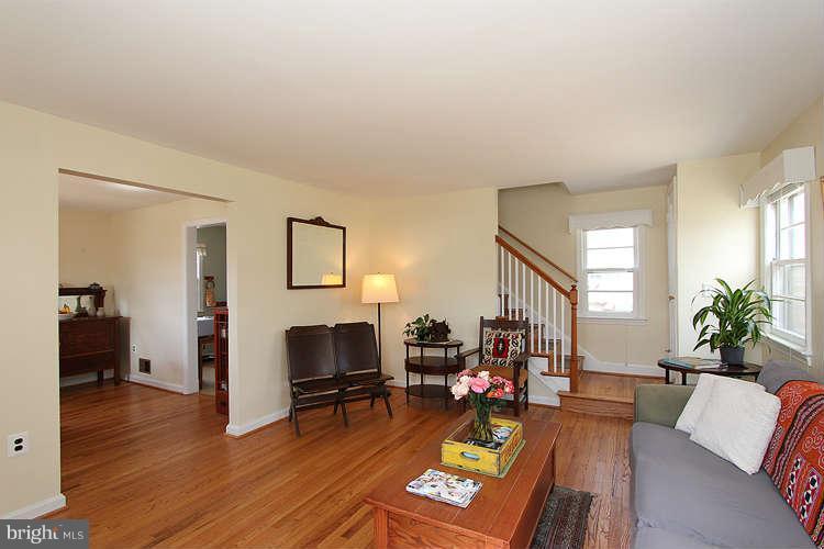 1618 Moffet Road Silver Spring, MD 20903 - Photo 3 of 13 Living Room