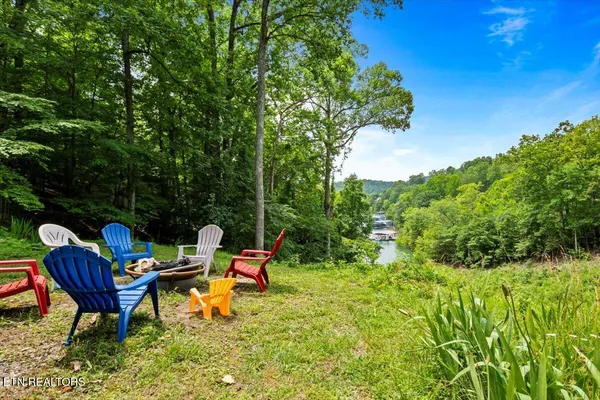 $949,900 | 824 Deerfield Way, La Follette, TN 37766