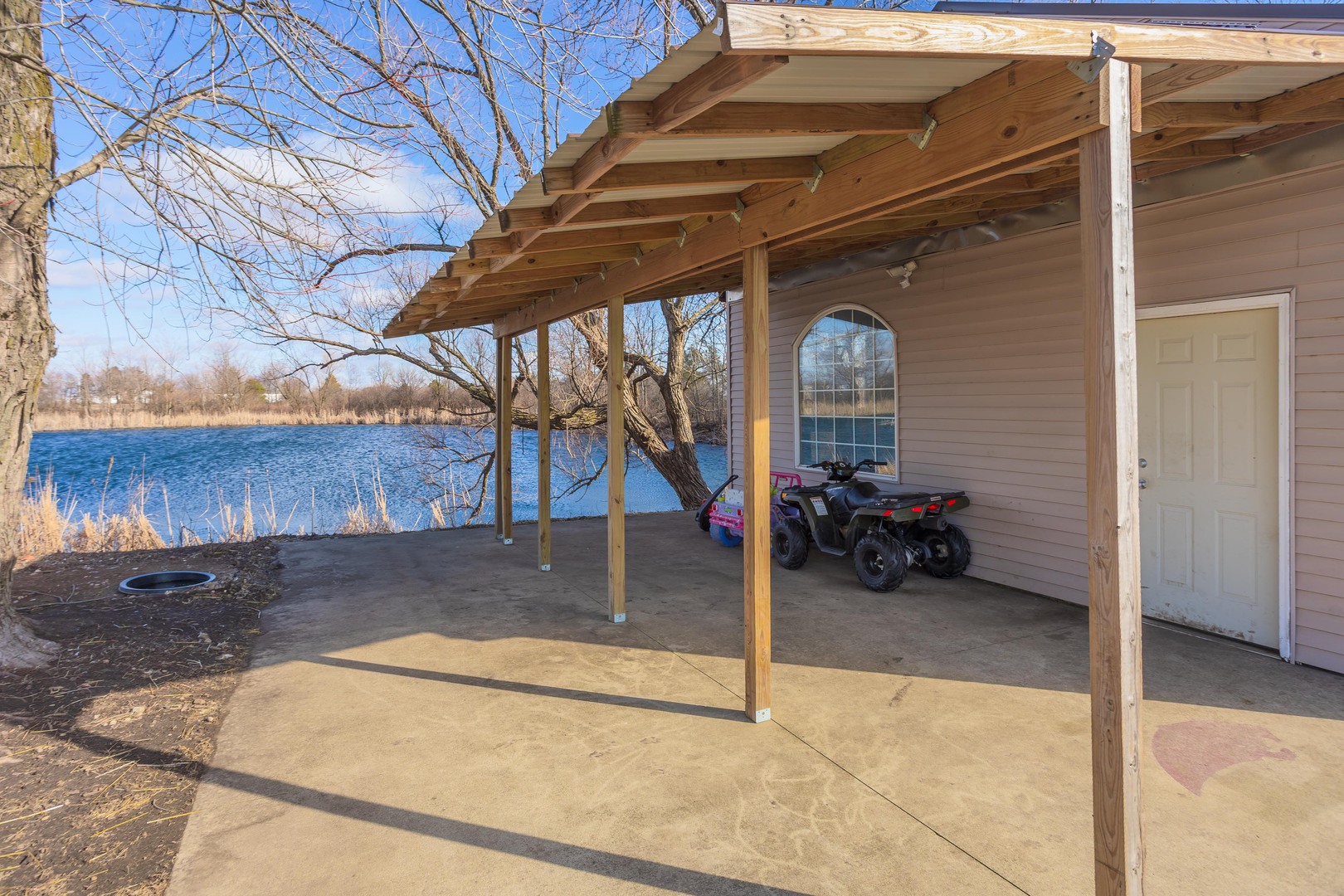 1651 North 2800 East Road Le Roy, IL 61752 - Photo 50 of 90 a view of a house with a patio