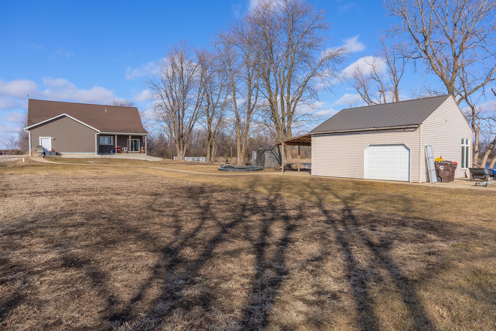 1651 North 2800 East Road Le Roy, IL 61752 - Photo 51 of 90 a front view of a house with a yard
