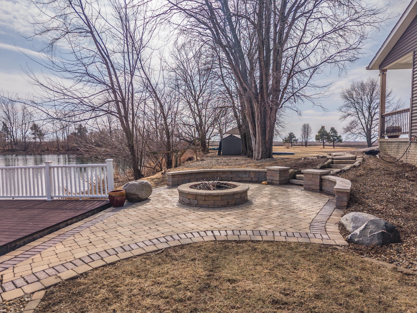 1651 North 2800 East Road Le Roy, IL 61752 - Photo 58 of 90 a view of a yard with wooden fence