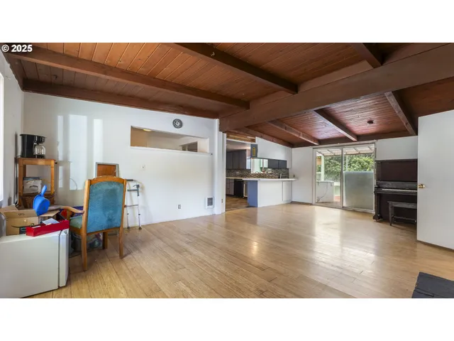 $299,900 | 89298 Sutton Lake Drive, Florence, OR 97439