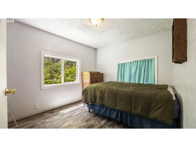 $299,900 | 89298 Sutton Lake Drive, Florence, OR 97439