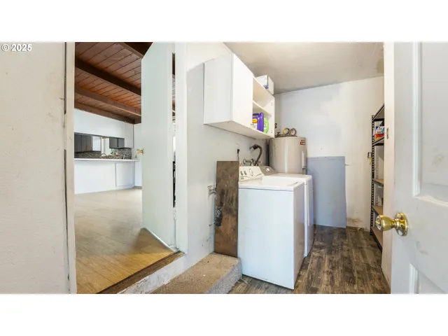 $299,900 | 89298 Sutton Lake Drive, Florence, OR 97439