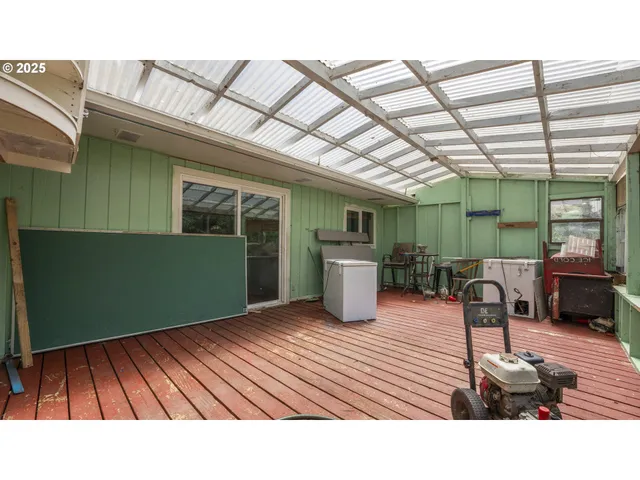 $299,900 | 89298 Sutton Lake Drive, Florence, OR 97439