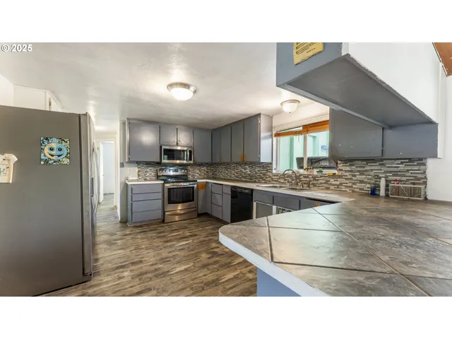 $299,900 | 89298 Sutton Lake Drive, Florence, OR 97439