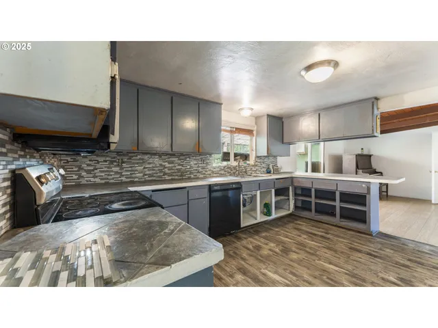 $299,900 | 89298 Sutton Lake Drive, Florence, OR 97439