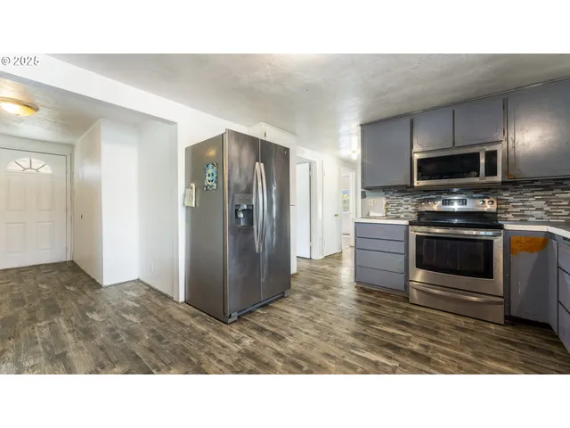 $299,900 | 89298 Sutton Lake Drive, Florence, OR 97439