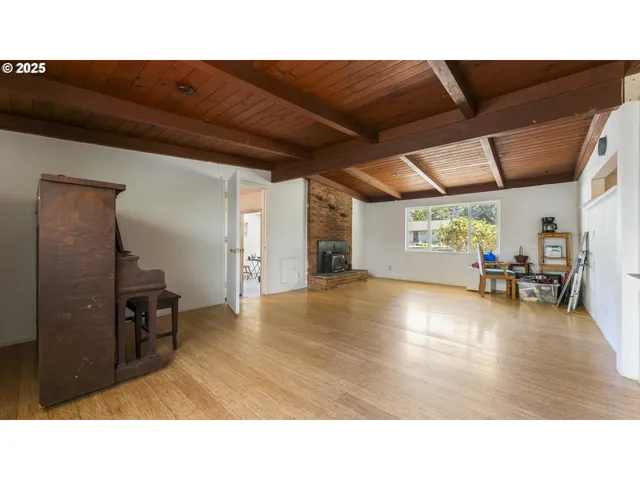 $299,900 | 89298 Sutton Lake Drive, Florence, OR 97439