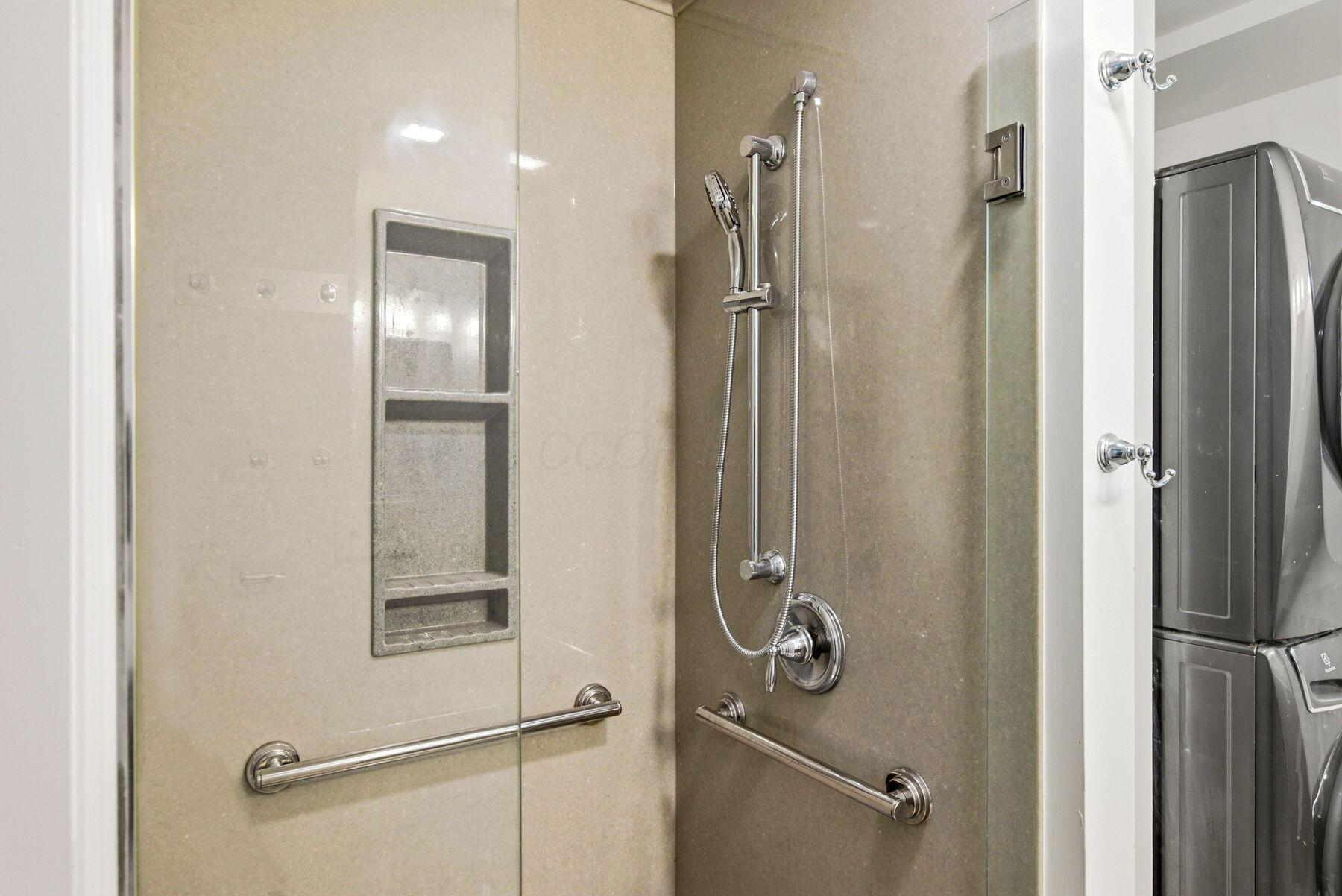 180 Landover Road Columbus, OH 43230 - Photo 32 of 60 full bath- 1st floor