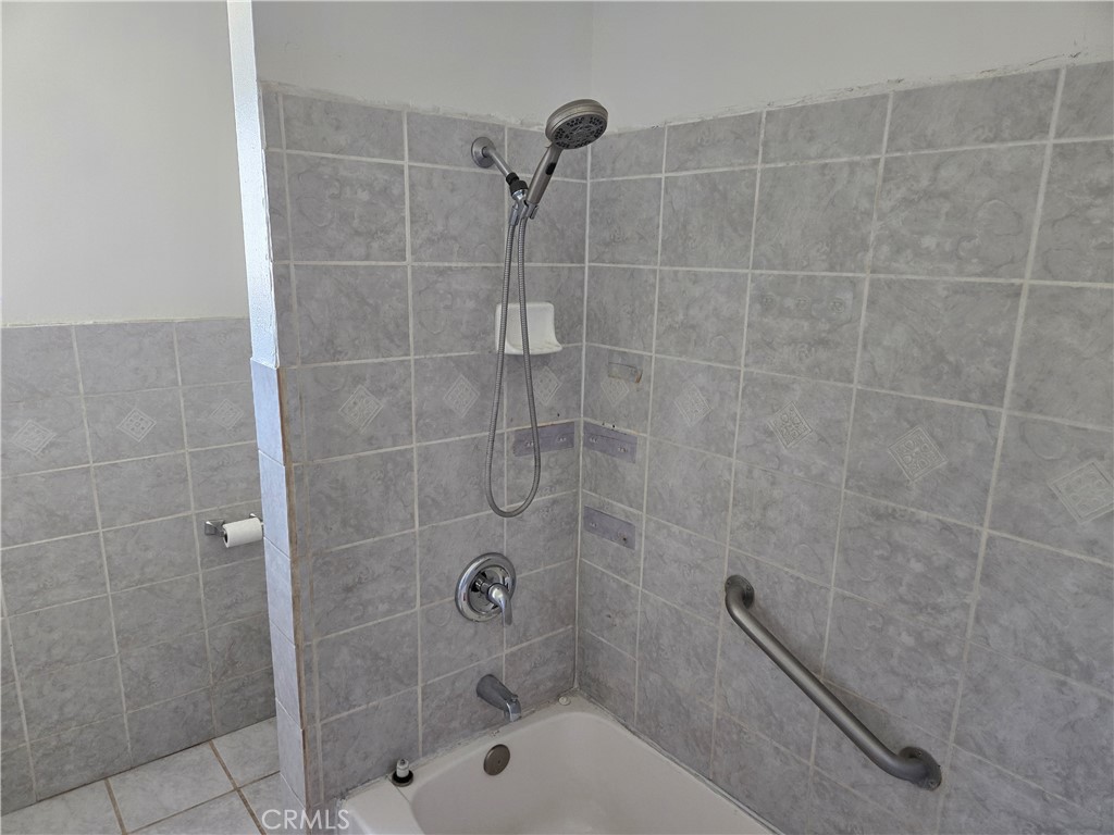 11067 Maureen Drive Cherry Valley, CA 92223 - Photo 16 of 23 a bathroom with a shower and a bathtub