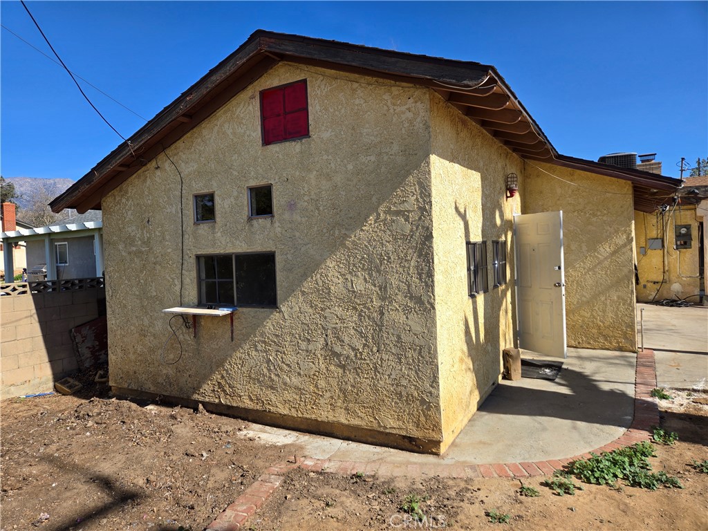 11067 Maureen Drive Cherry Valley, CA 92223 - Photo 17 of 23 a backyard of a house