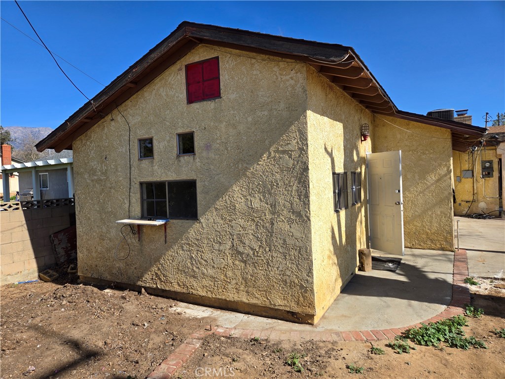 11067 Maureen Drive Cherry Valley, CA 92223 - Photo 18 of 23 a front view of a house with shower