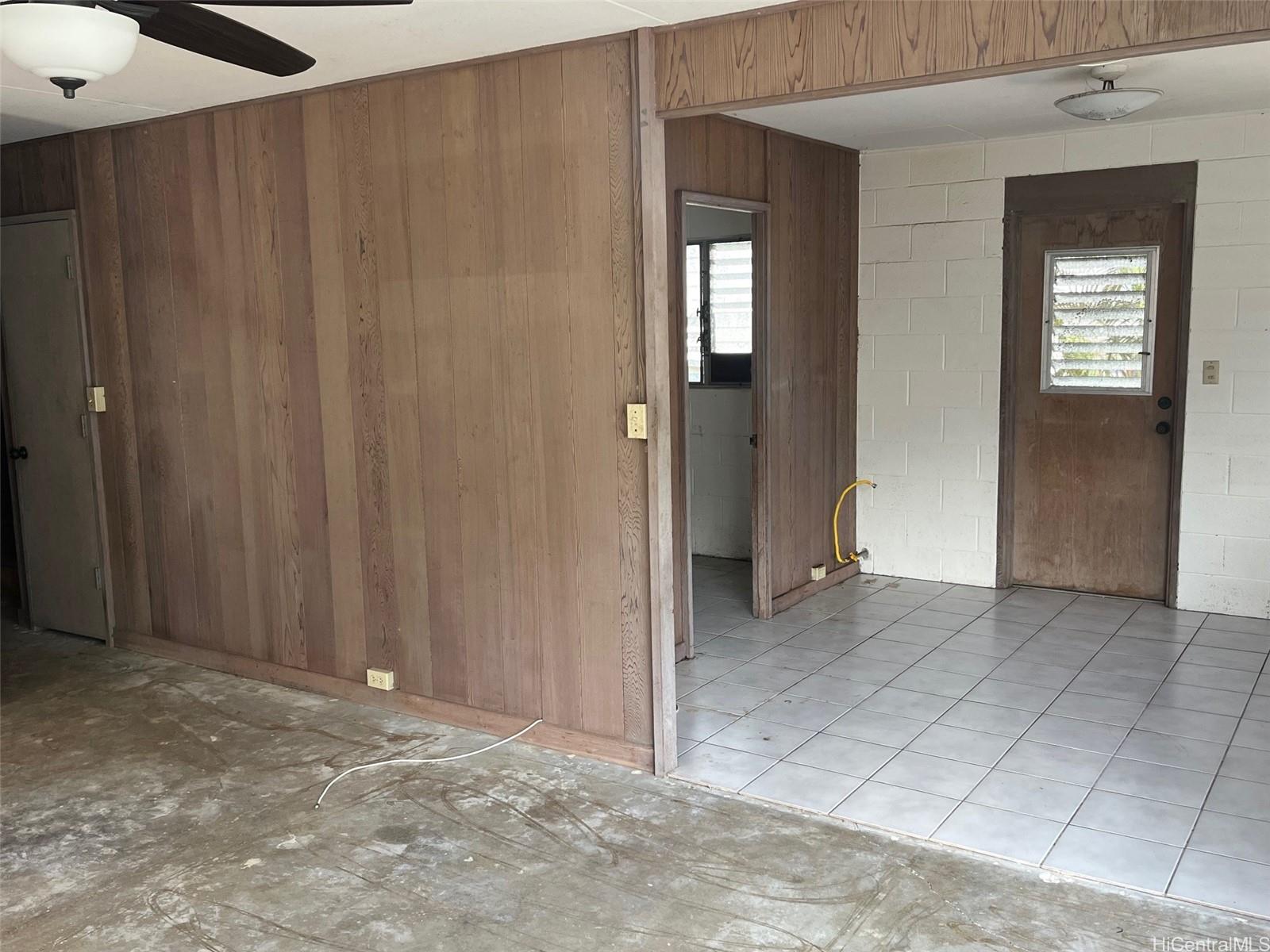 2153 Booth Road Honolulu, HI 96813 - Photo 11 of 18 an empty room with windows and closet