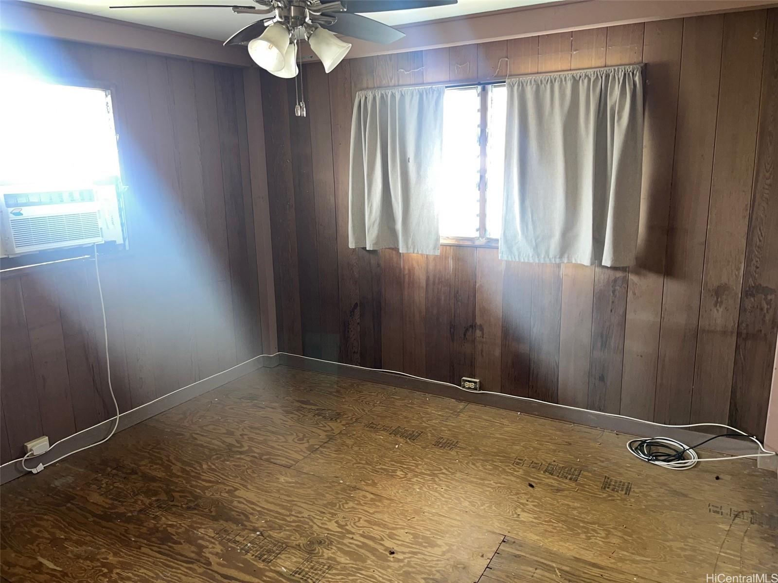 2153 Booth Road Honolulu, HI 96813 - Photo 15 of 18 a view of entryway with window and ceiling fan