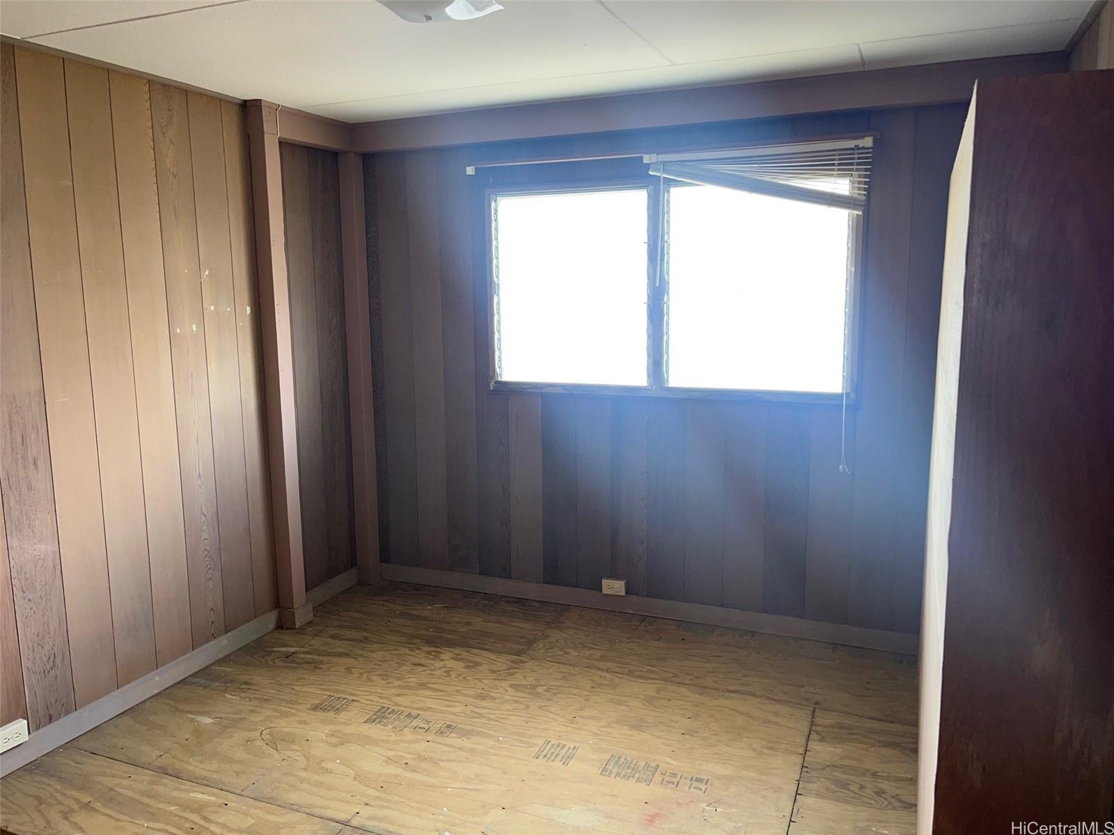 2153 Booth Road Honolulu, HI 96813 - Photo 17 of 18 an empty room with windows