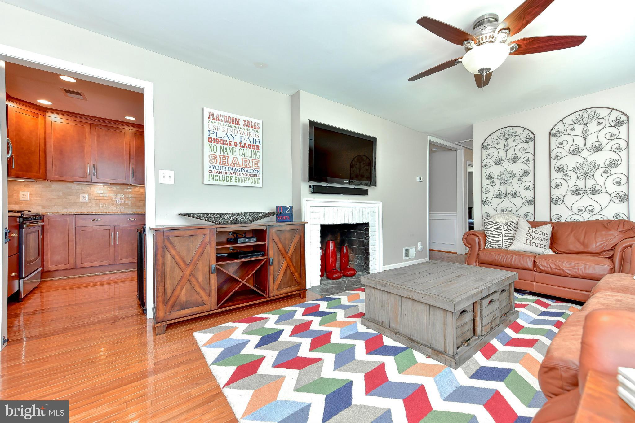 Living Room with fireplace