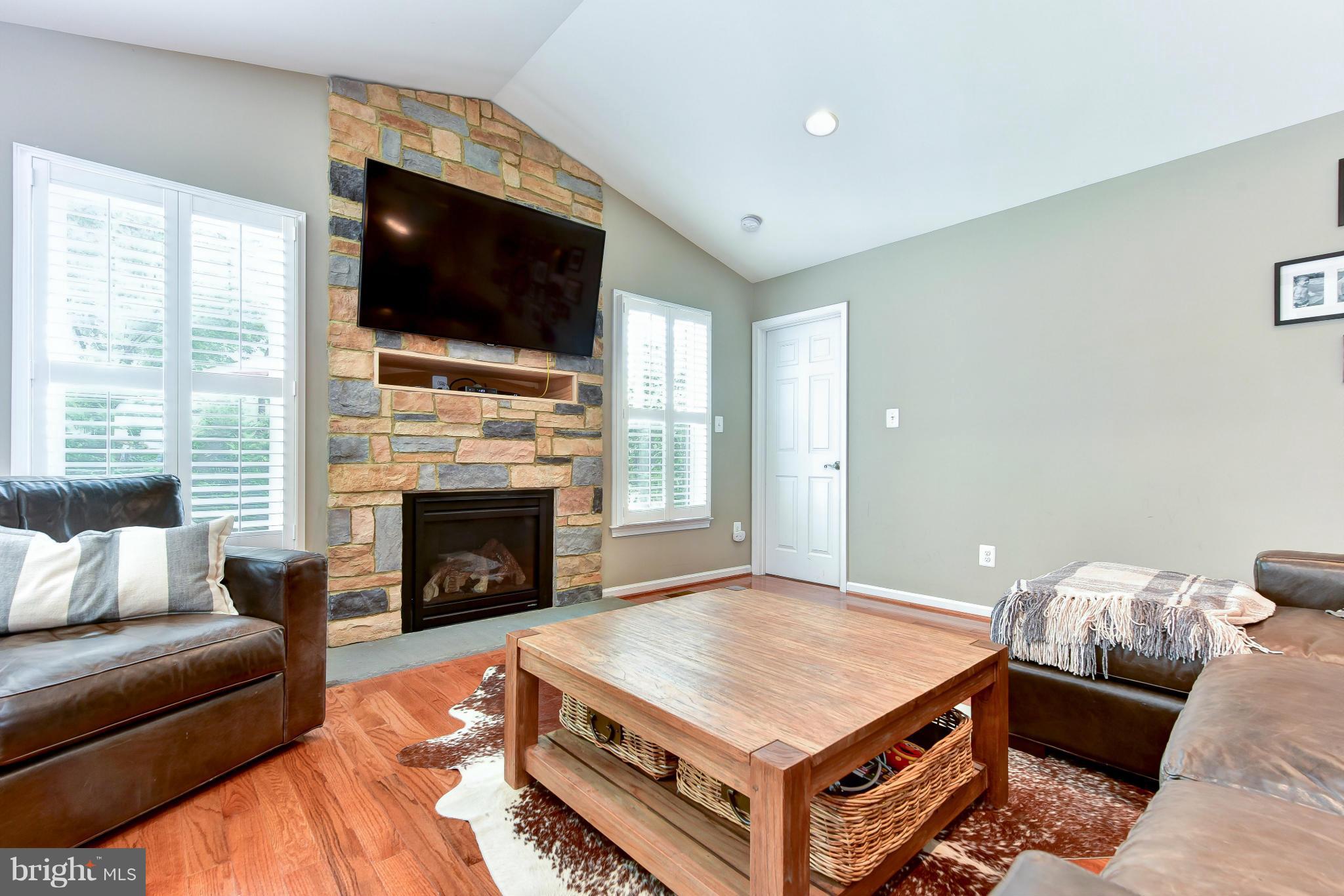 8011 Jackson Road Alexandria, VA 22308 - Photo 10 of 30 Contemporary one level living