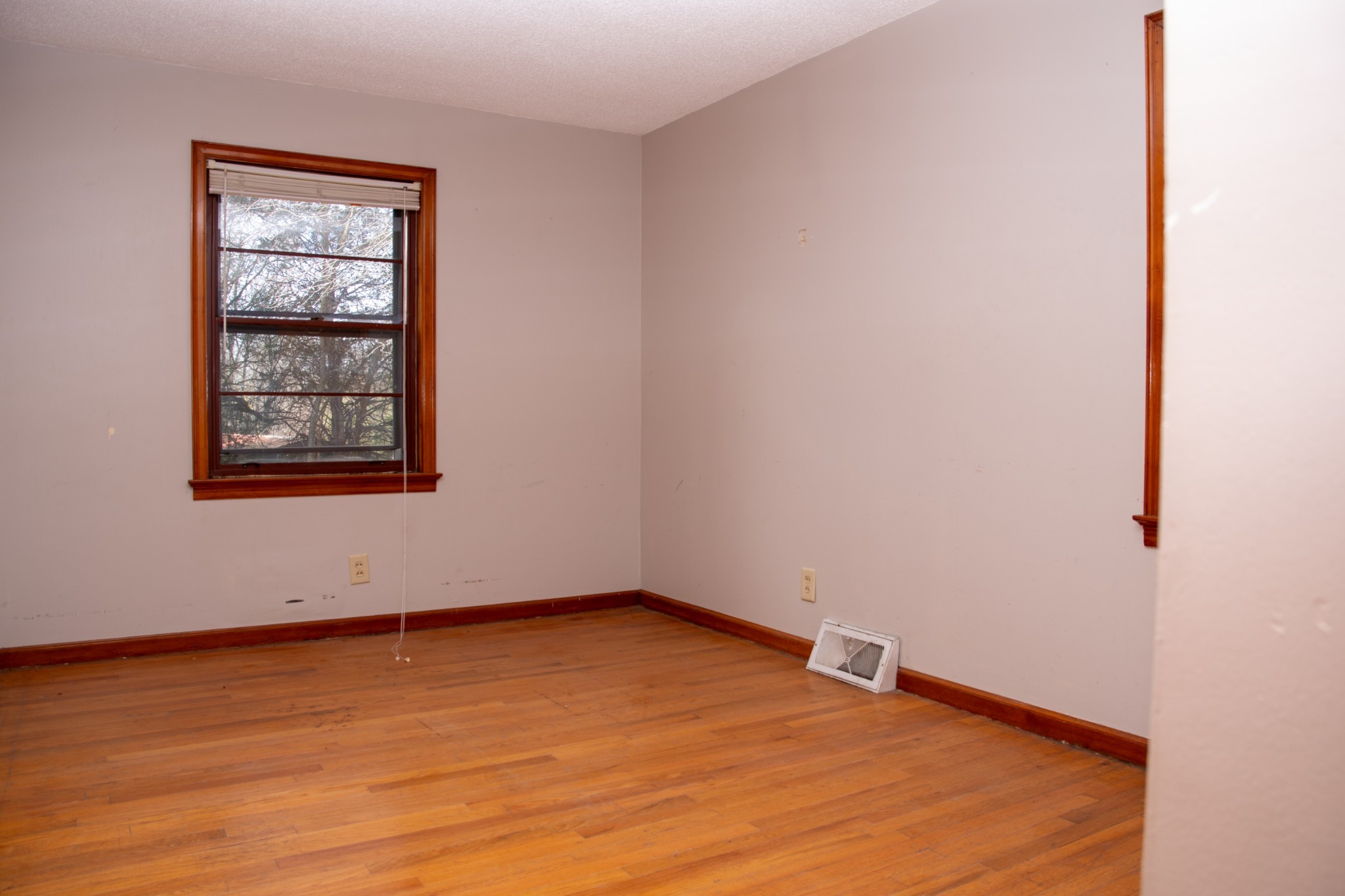 340 Jeff Road Northwest Huntsville, AL 35806 - Photo 10 of 17 an empty room with a window