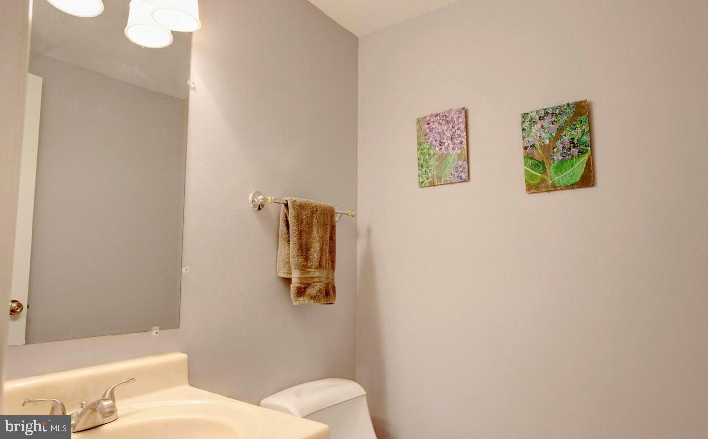 4777 Kelly Road Woodbridge, VA 22193 - Photo 18 of 20 Half Bathroom