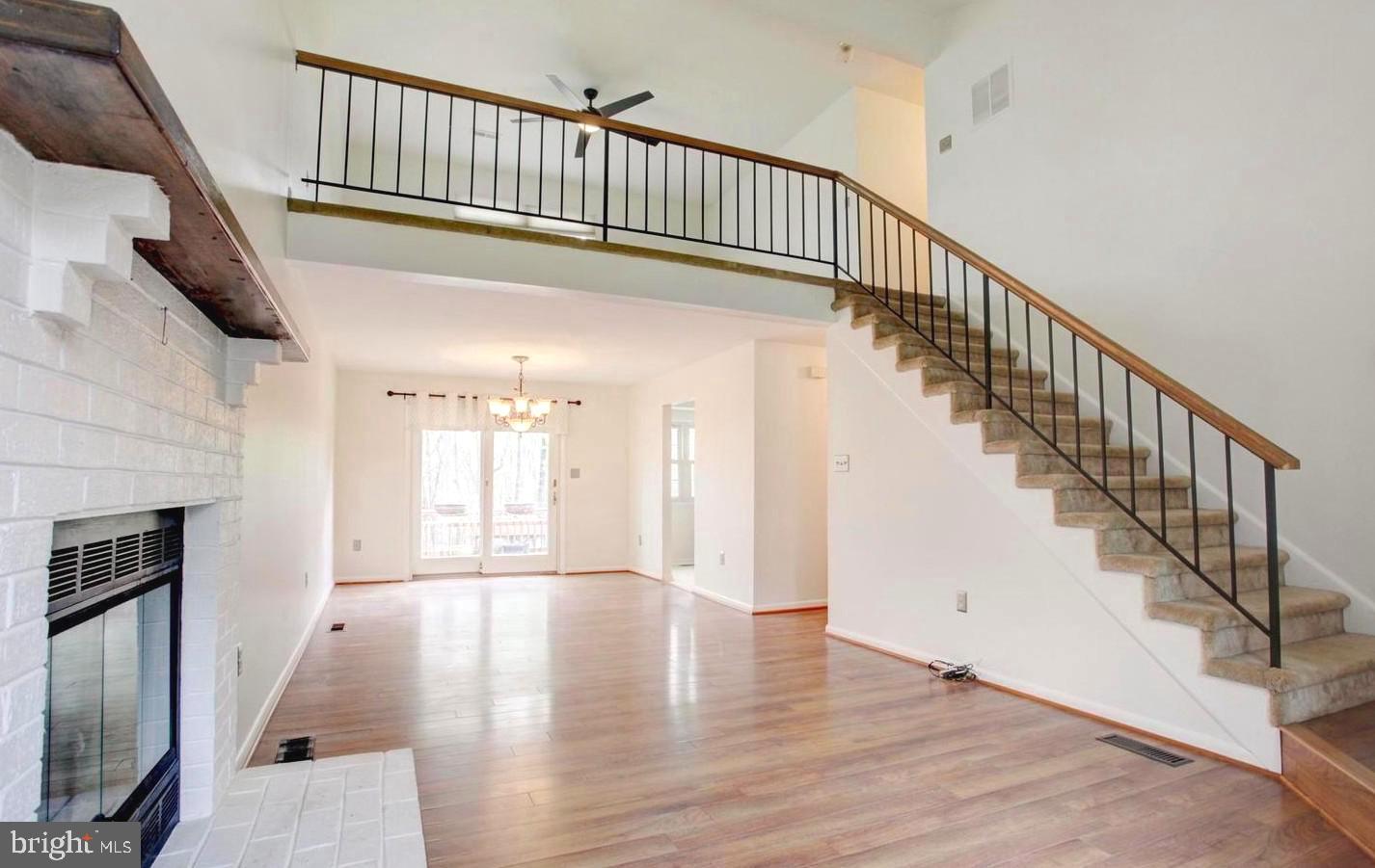 4777 Kelly Road Woodbridge, VA 22193 - Photo 3 of 20 Living Room
