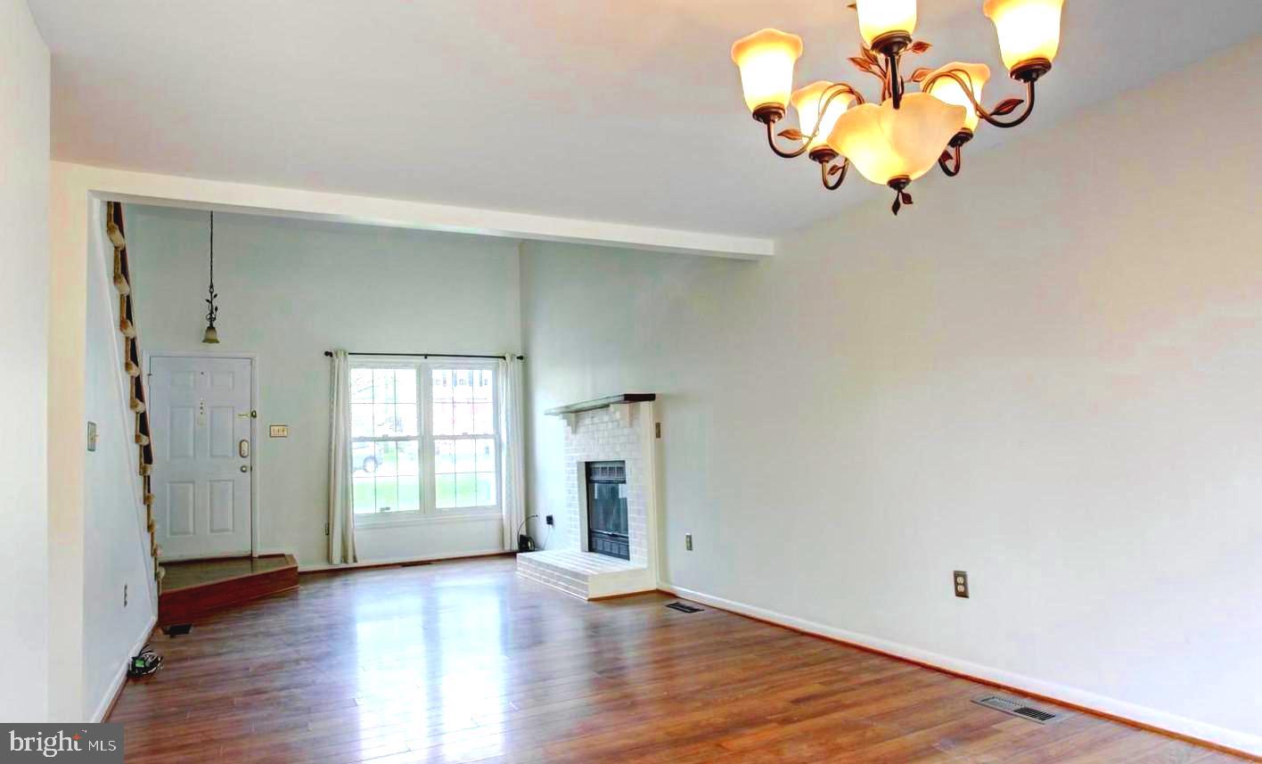 4777 Kelly Road Woodbridge, VA 22193 - Photo 6 of 20 Living Room