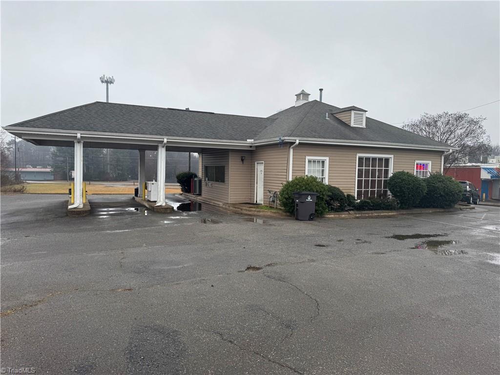 3073 High Point Road Winston-Salem, NC 27107 - Photo 1 of 32 Gallery Image 1