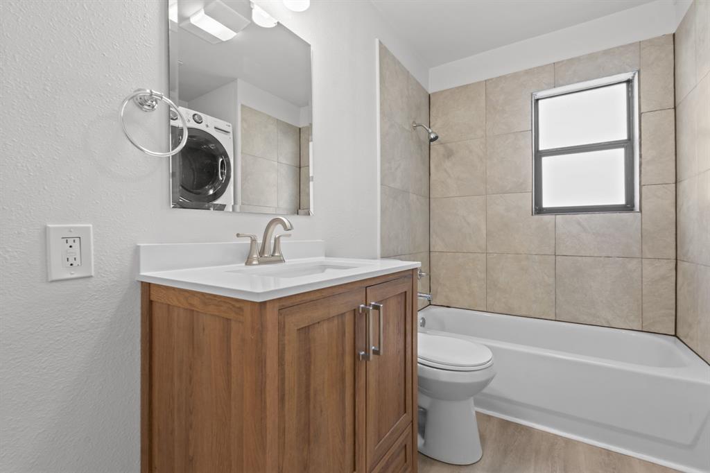 217 Clinton Drive Weatherford, TX 76086 - Photo 18 of 19 a bathroom with a sink a toilet and shower