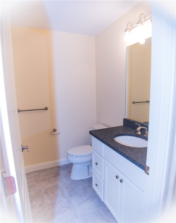 315 Old River Road, Unit 25 Lincoln, RI 02838 - Photo 23 of 28 2nd floor bath