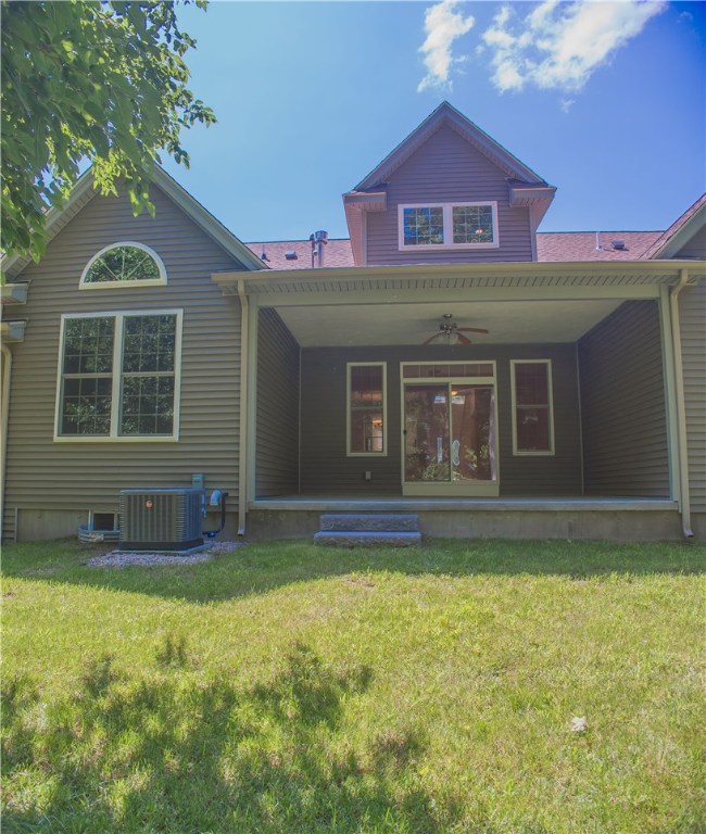 315 Old River Road, Unit 25 Lincoln, RI 02838 - Photo 26 of 28 Exterior Rear