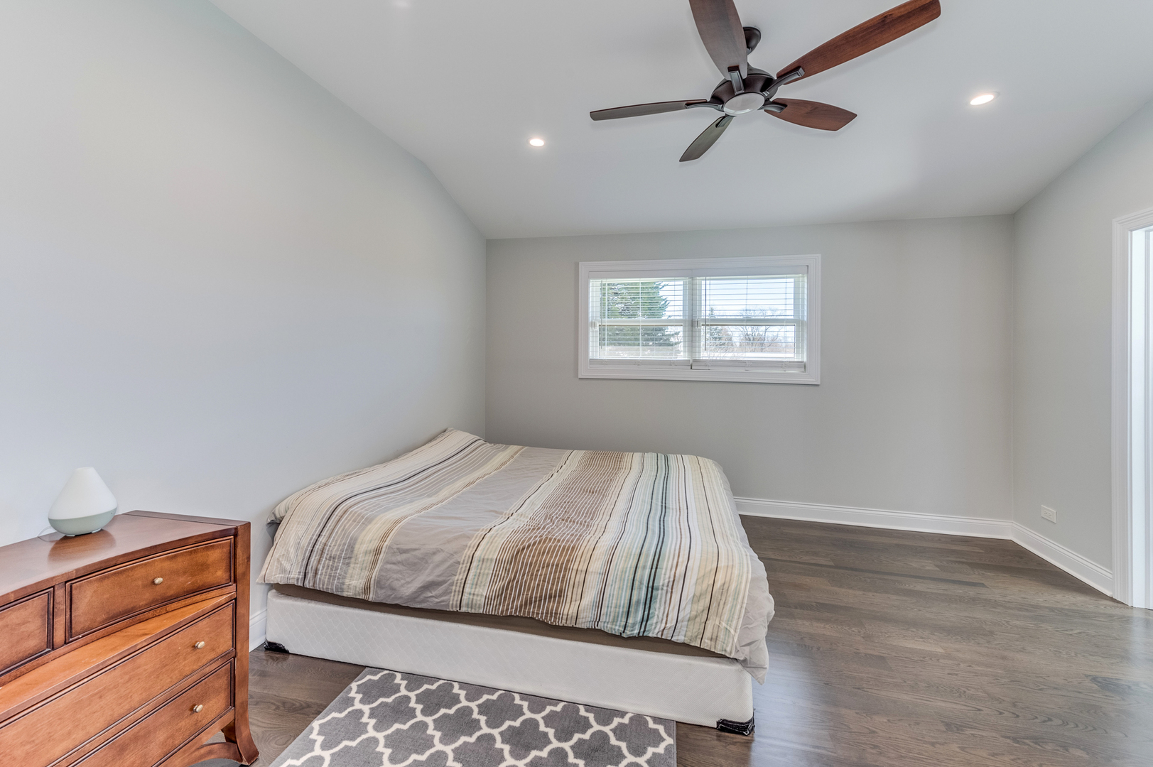 408 Warren Road Glenview, IL 60025 - Photo 12 of 28