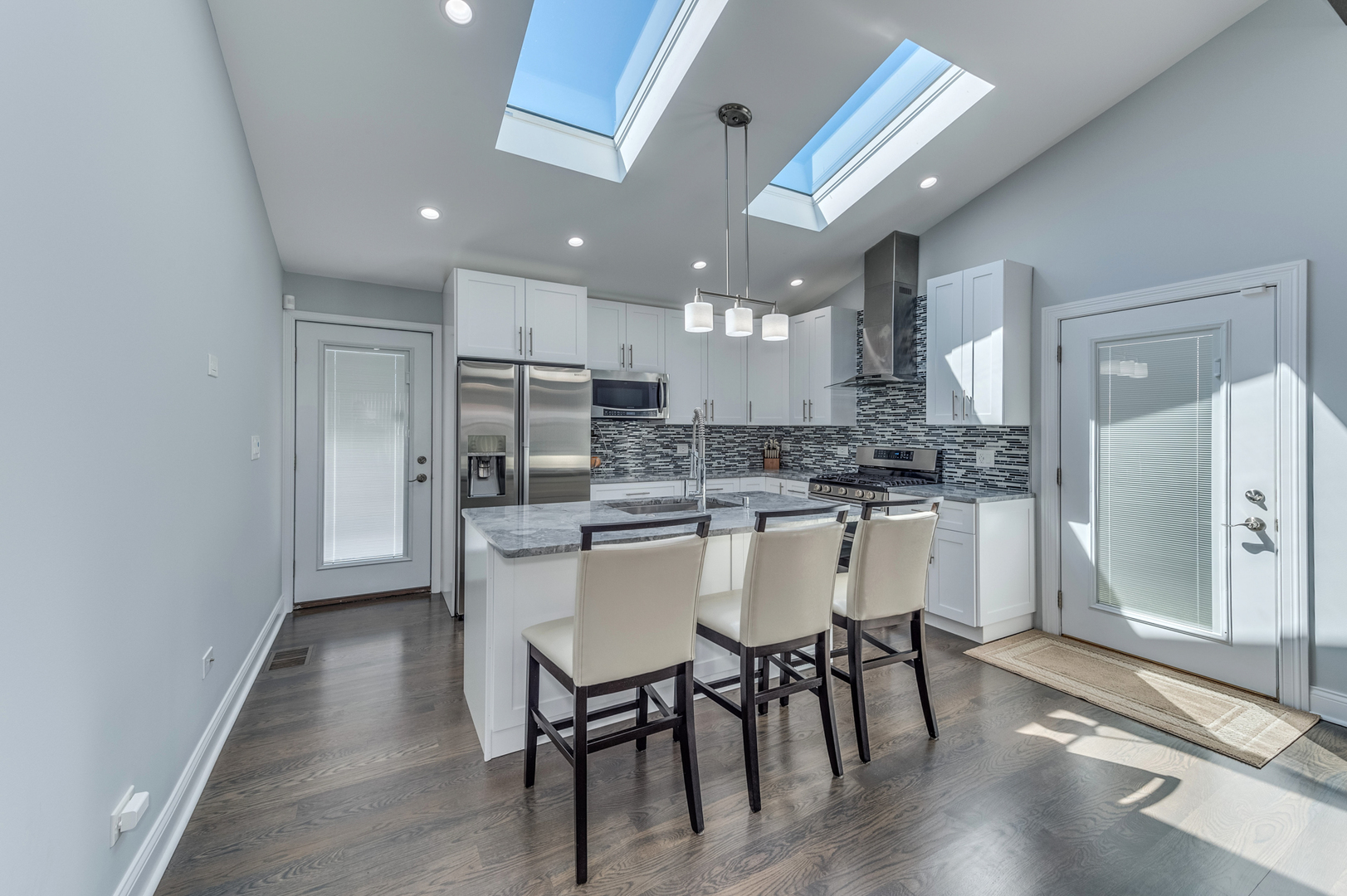 408 Warren Road Glenview, IL 60025 - Photo 8 of 28