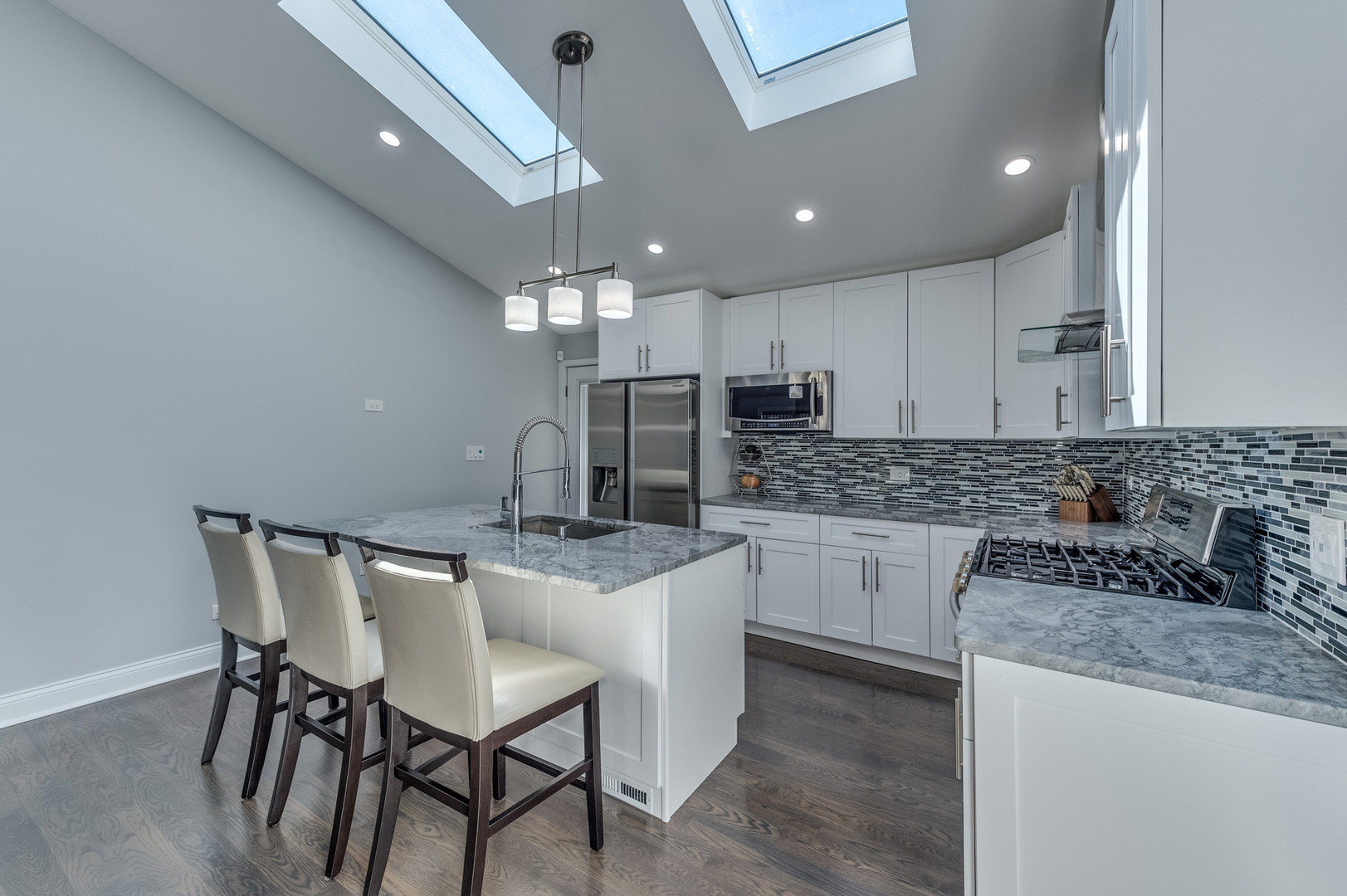 408 Warren Road Glenview, IL 60025 - Photo 9 of 28