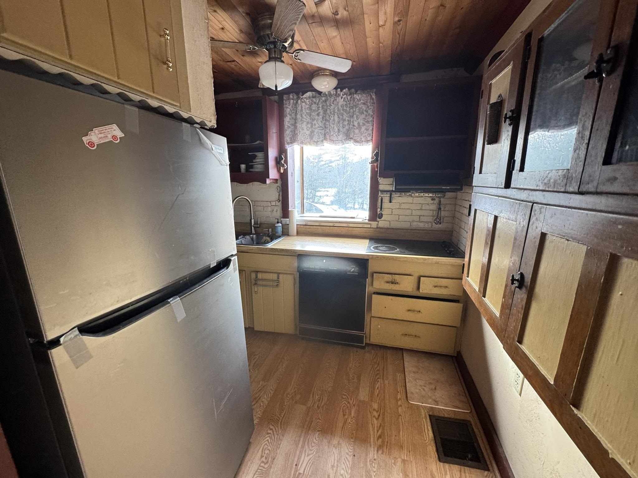 52 Elm Street Goffstown, NH 03045 - Photo 7 of 55