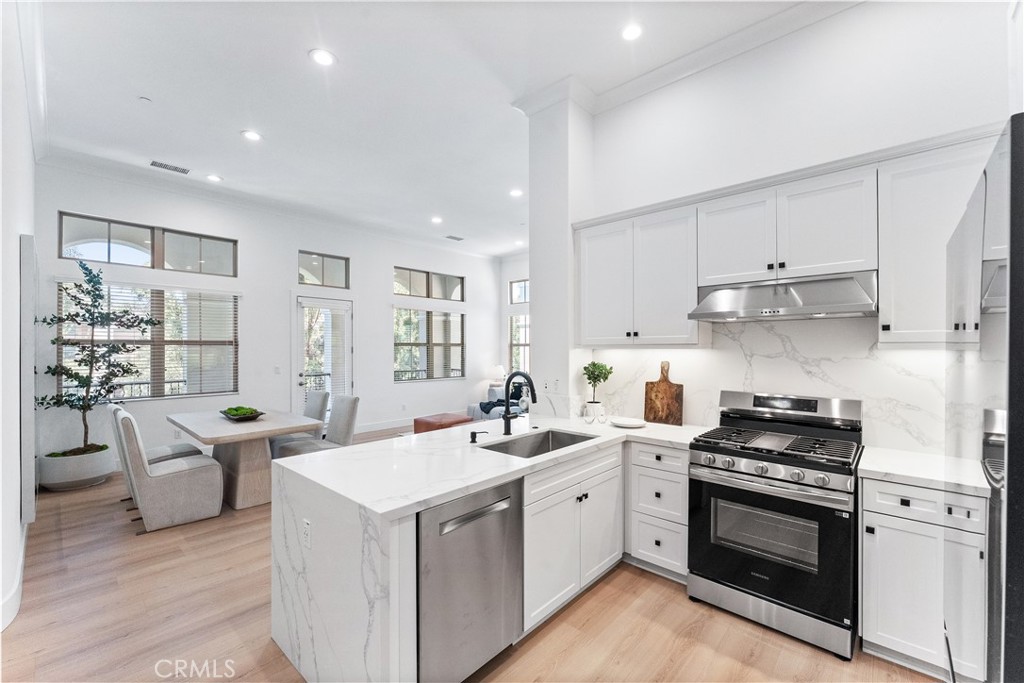 90 Mayfair Irvine, CA 92620 - Photo 11 of 30