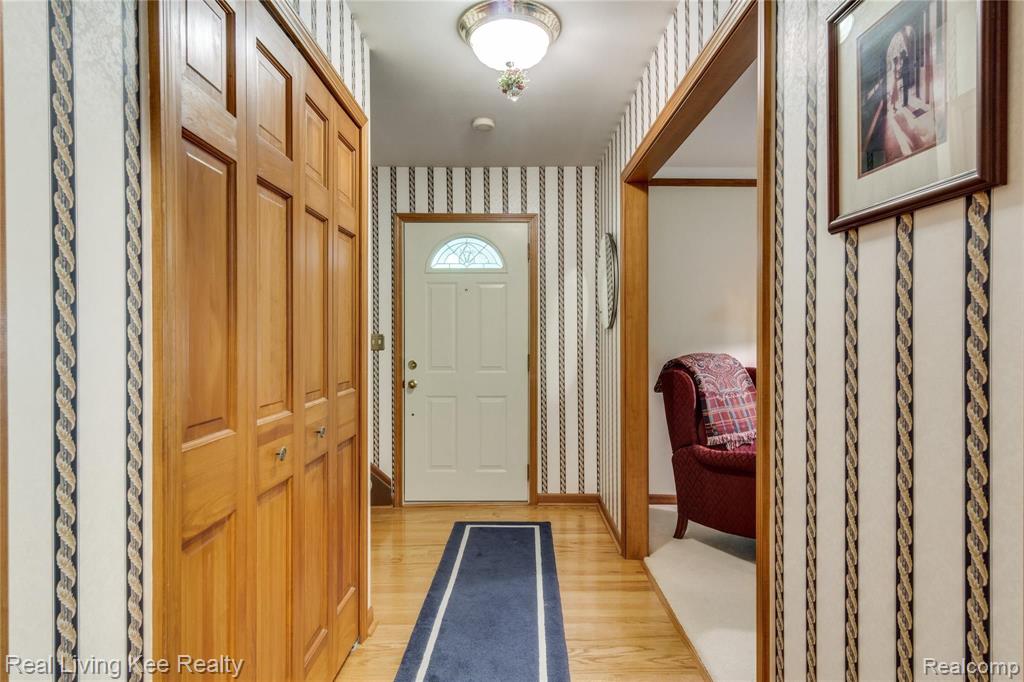 354 Texas Avenue Rochester Hills, MI 48309 - Photo 14 of 62