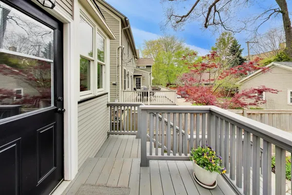 1235 Maple Avenue, Evanston, IL 60202