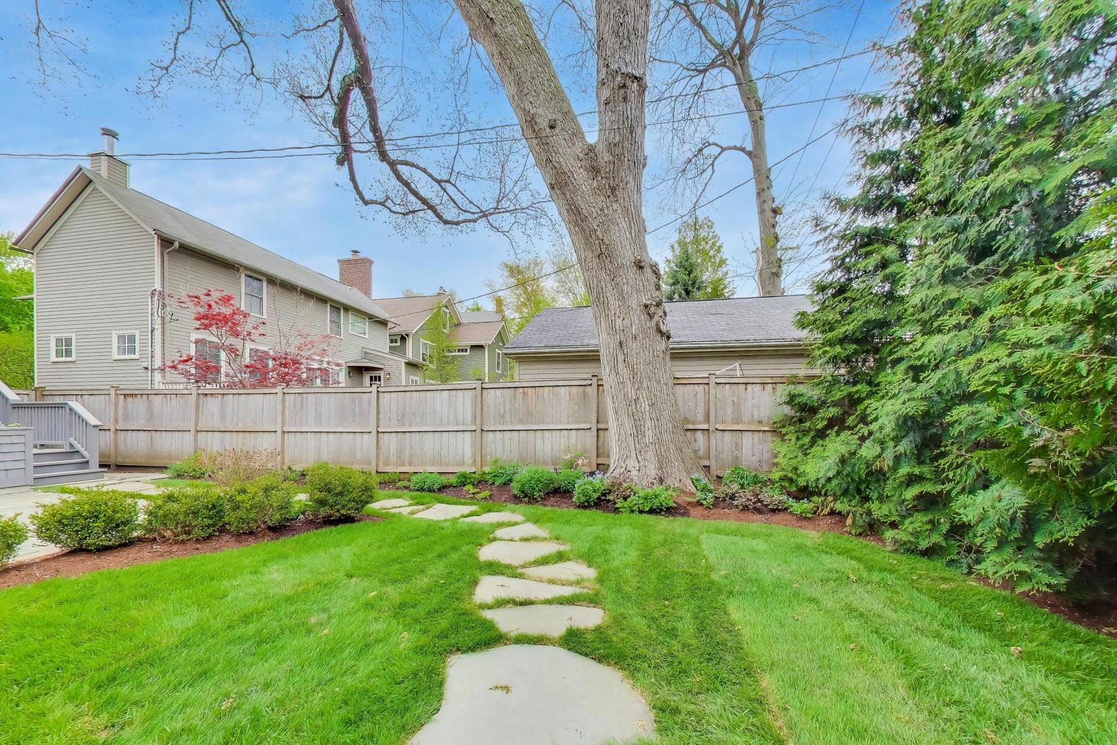 1235 Maple Avenue Evanston, IL 60202 - Photo 52 of 57 a garden view