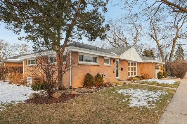 $619,000 | 6803 Keeler Avenue, Lincolnwood, IL 60712