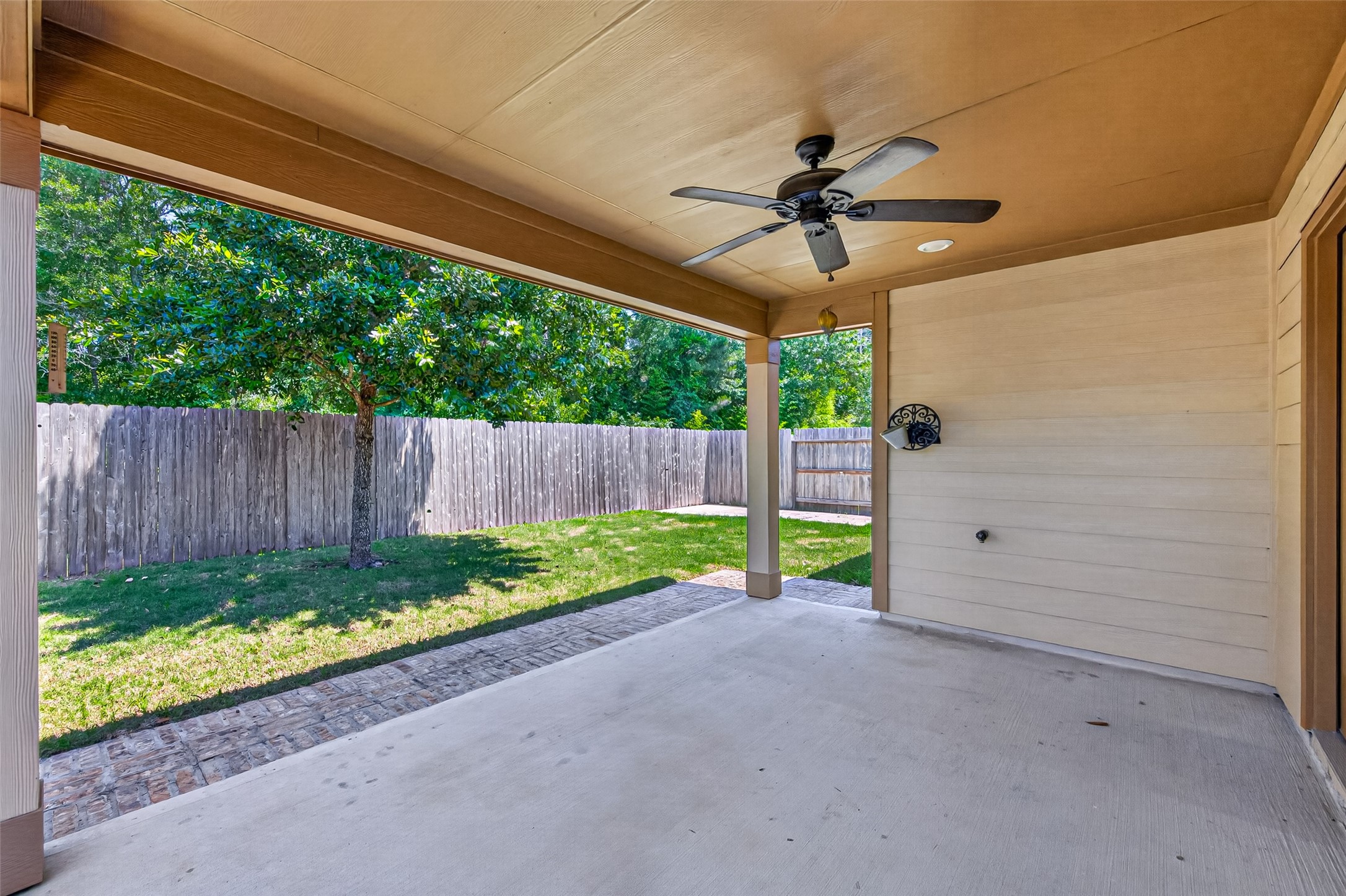 2754 Cayden Creek Way Conroe, TX 77304 - Photo 31 of 40 a view of backyard and garden