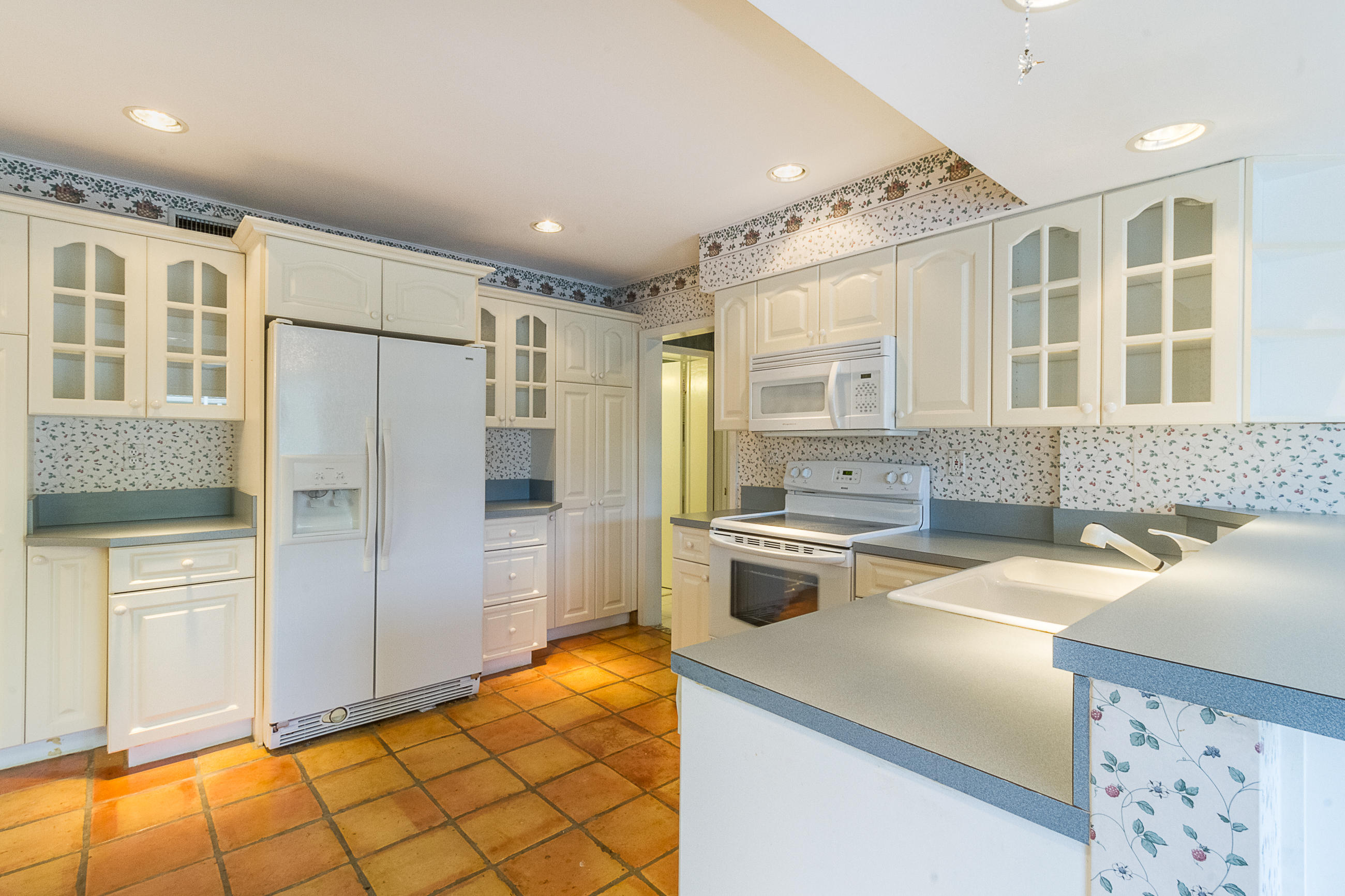 801 Northeast 5th Street Boca Raton, FL 33432 - Photo 4 of 32 Kitchen