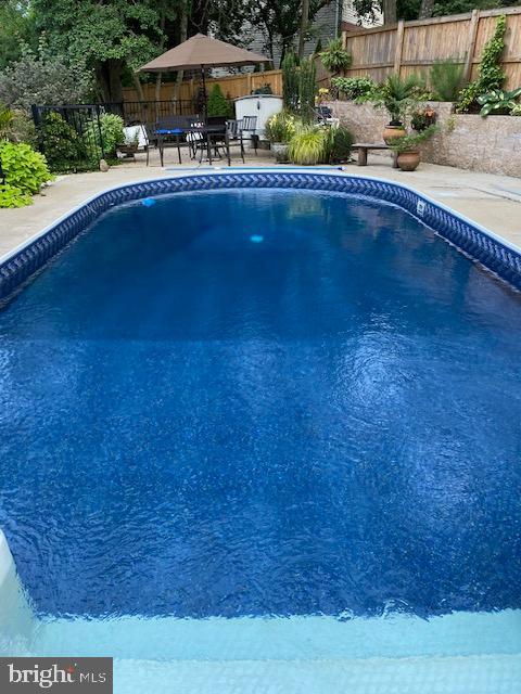 1247 Silver Run Drive Pasadena, MD 21122 - Photo 82 of 100 Stone Retaining Planter Wall