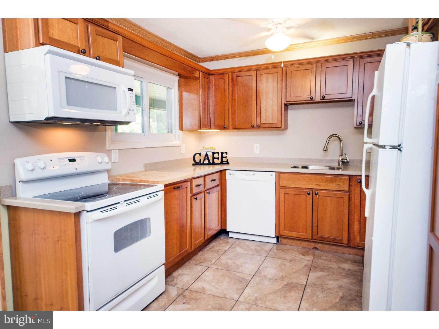 6 Towpath Road Levittown, PA 19056 - Photo 8 of 25 Kitchen