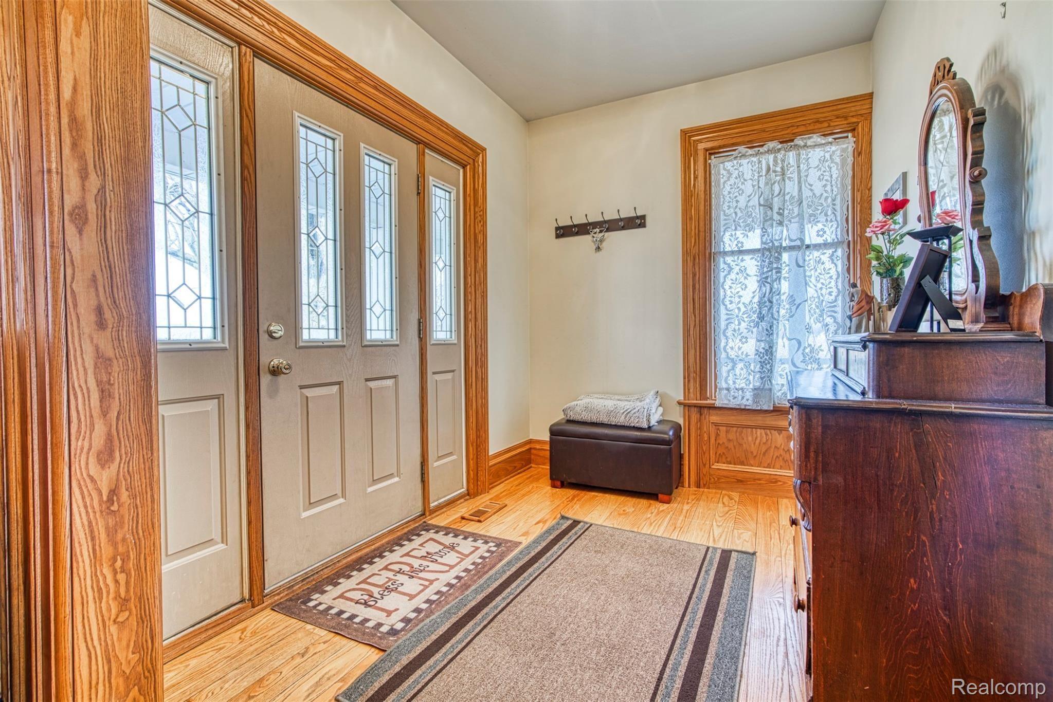 9503 Lahring Road Gaines, MI 48436 - Photo 7 of 78 NICE SIZE FOYER