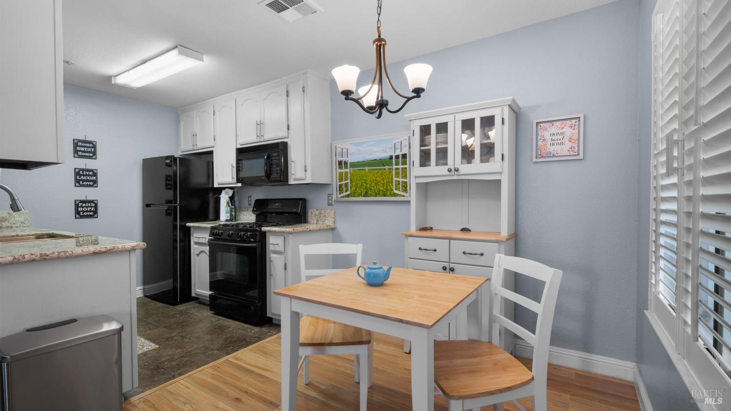 1801 Marshall Road, Unit 504 Vacaville, CA 95687 - Photo 8 of 25 Gorgeous breakfast area with window
