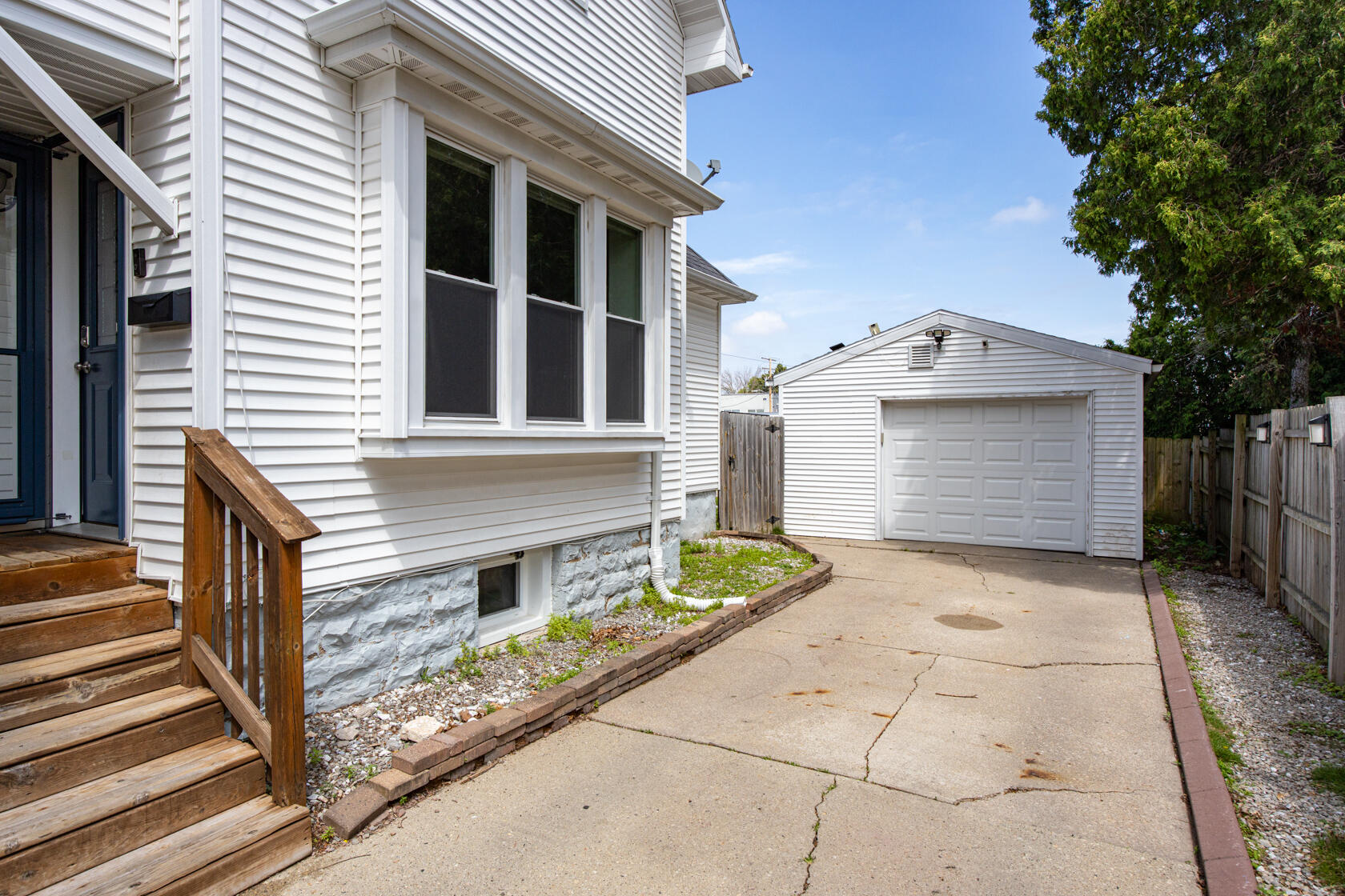 138 North Locust Street Appleton, WI 54914 - Photo 29 of 32 Detached Garage
