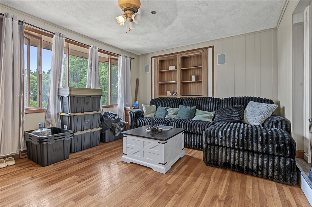 26 Lillian Road Johnston, RI 02919 - Photo 5 of 50 Gallery Image 5